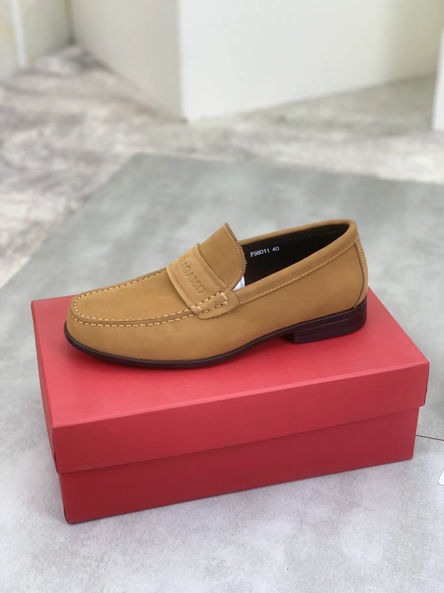 Men's Men's Shoes 💰P460💰[New Style] Water-dyed Niuli 🆘[Salvatore Ferragamo] Ferragamo's latest casual business leather shoes for men! Available at counters simultaneously! The fabric is made of specially imported original calfskin, and the interior is made of imported water-dyed cowhide. It is absolutely luxurious and leads the fashion trend. Matching code: 38-45; 3⃣️ colors available